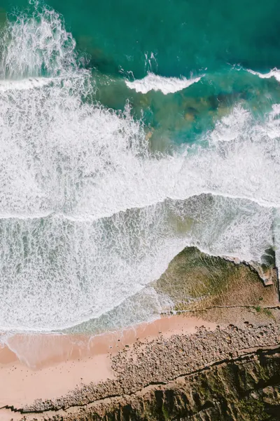 Waves by Raisa Zwart
