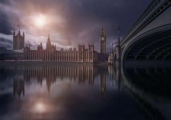 Westminster Sunset Reflection by Iván Ferrero