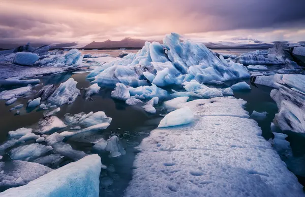 Dramatic Iceberg Lagoon by queverenislandia.es