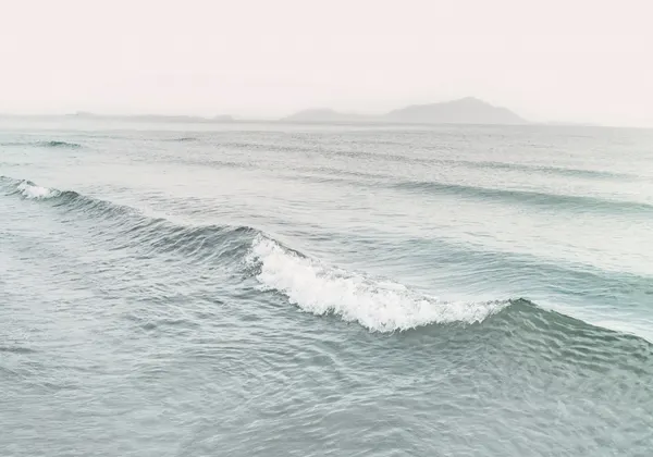 Wave by Kathrin Pienaar