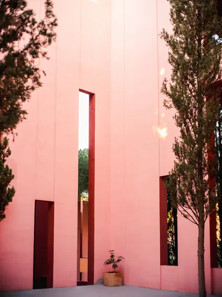Muralla Roja by Raisa Zwart