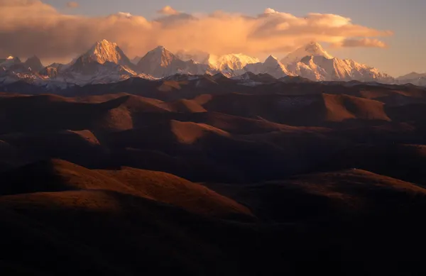 Golden Hour Mountains by Yezimao