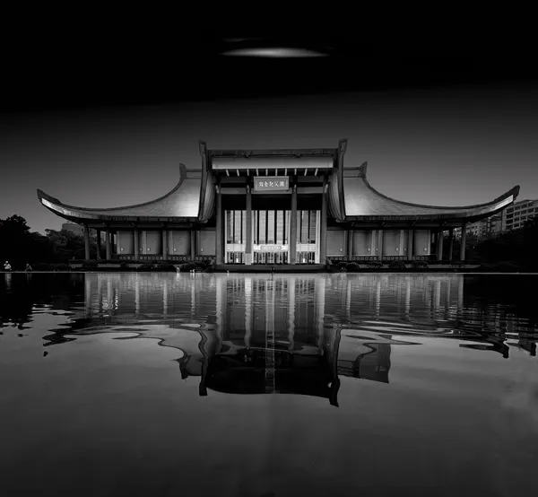 Taipei Memorial Hall Reflection by Jiahong Zeng