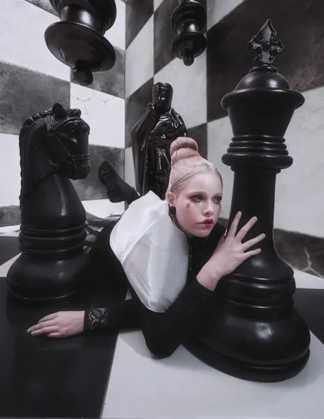 Elegant Chess World by Yasin Hasanian