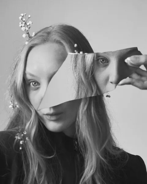 Fragmented Gaze by Yasin Hasanian