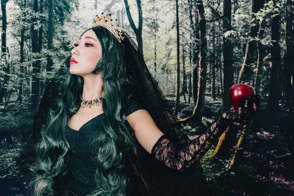 Evil Queen's Red Apple by Rihito(Licht)