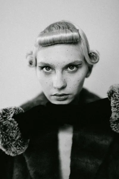 Retro Glamour Portrait by Moreno