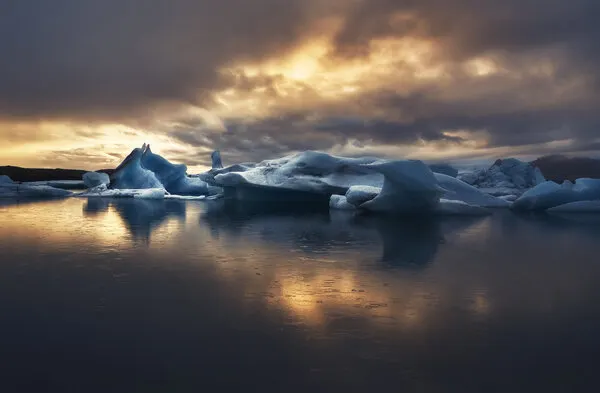 Golden Glacier Lagoon, wall art by queverenislandia.es